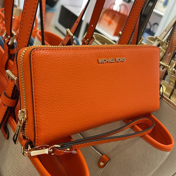 MICHAEL KORS JST
Leather Continental Wristlet Phone Case Wallet
Poppy
NWT - Picture 12 of 16